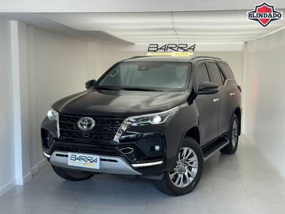 TOYOTA HILUX SW4 2.8 D-4D TURBO DIESEL SRX 7L 4X4 AUTOMÁTICO